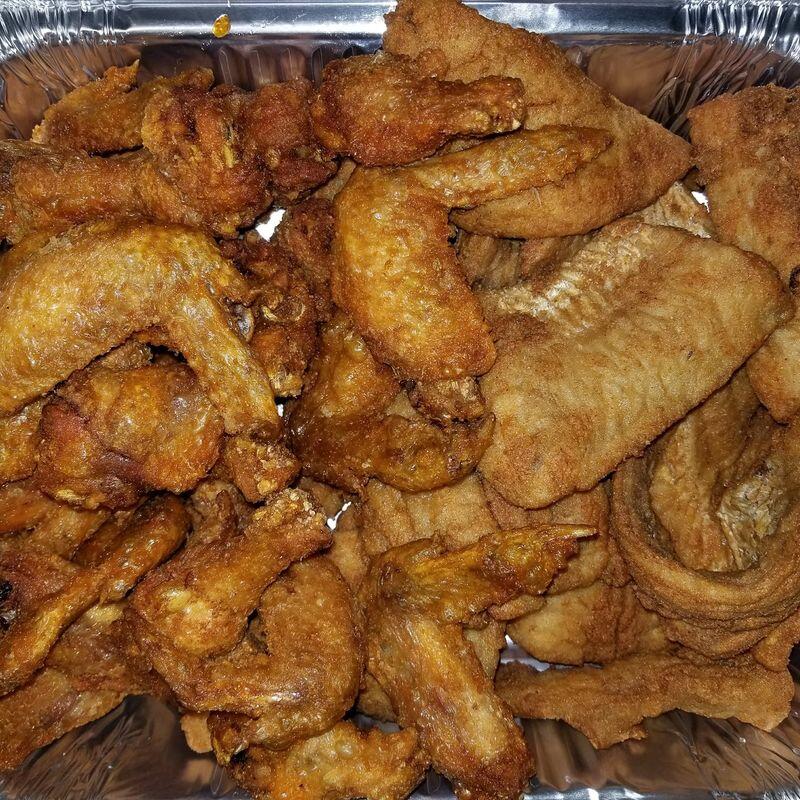 P7. Fried Fish & Chicken Wings Basket